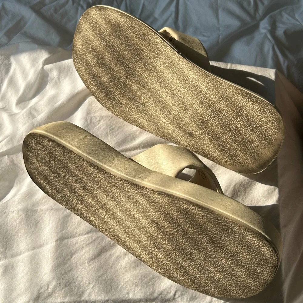 SPRING Platform Padded Thong Sandals Cream | Women’s Size 7.5 - Picture 3 of 3